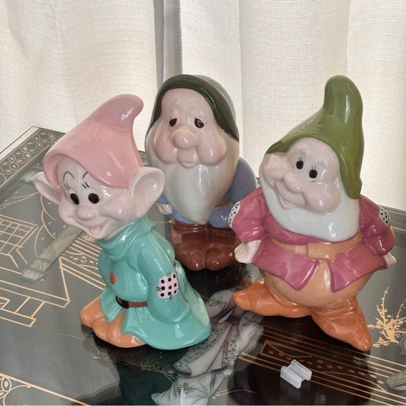 Rare Vintage Walt Disney's
Snow White The Seven Dwarfs
X Large Ceramic Figurine - Picture 7 of 17
